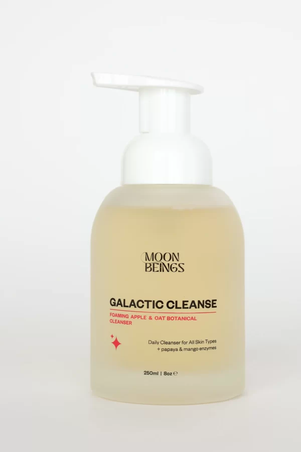 MB Galactic Galactic Cleanse Foaming Apple & Oat Botanical Cleanser Daily Cleanser for All Skin Types <strong>+ papaya & mango enzymes</strong> Revitalize, renew & moisturize skin tone and texture with this refreshing blend of botanical fruit & polypeptide-enriched oat cleanser with <strong>Papaya</strong> & <strong>Mango</strong> enzyme antioxidants to brighten & clean without stripping skin. Formulated without sulfates or coconut surfactants. Application: Pump dispenser until foam visibly appears. Massage in circles using fingertips around the face to cleanse. Rinse with tepid-cool water, pat dry. <em>This is a refillable product.</em> Caution: For external use only. If irritation occurs, discontinue use. *Baby/Momma SAFE 250ml/8ozE